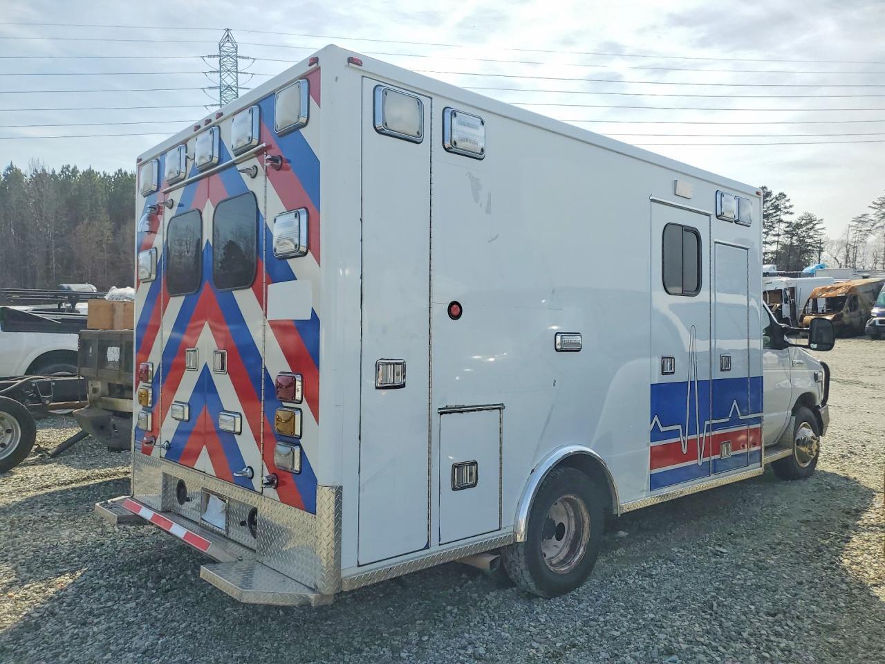 2022 Ford E450 Ambulance - Фото 3