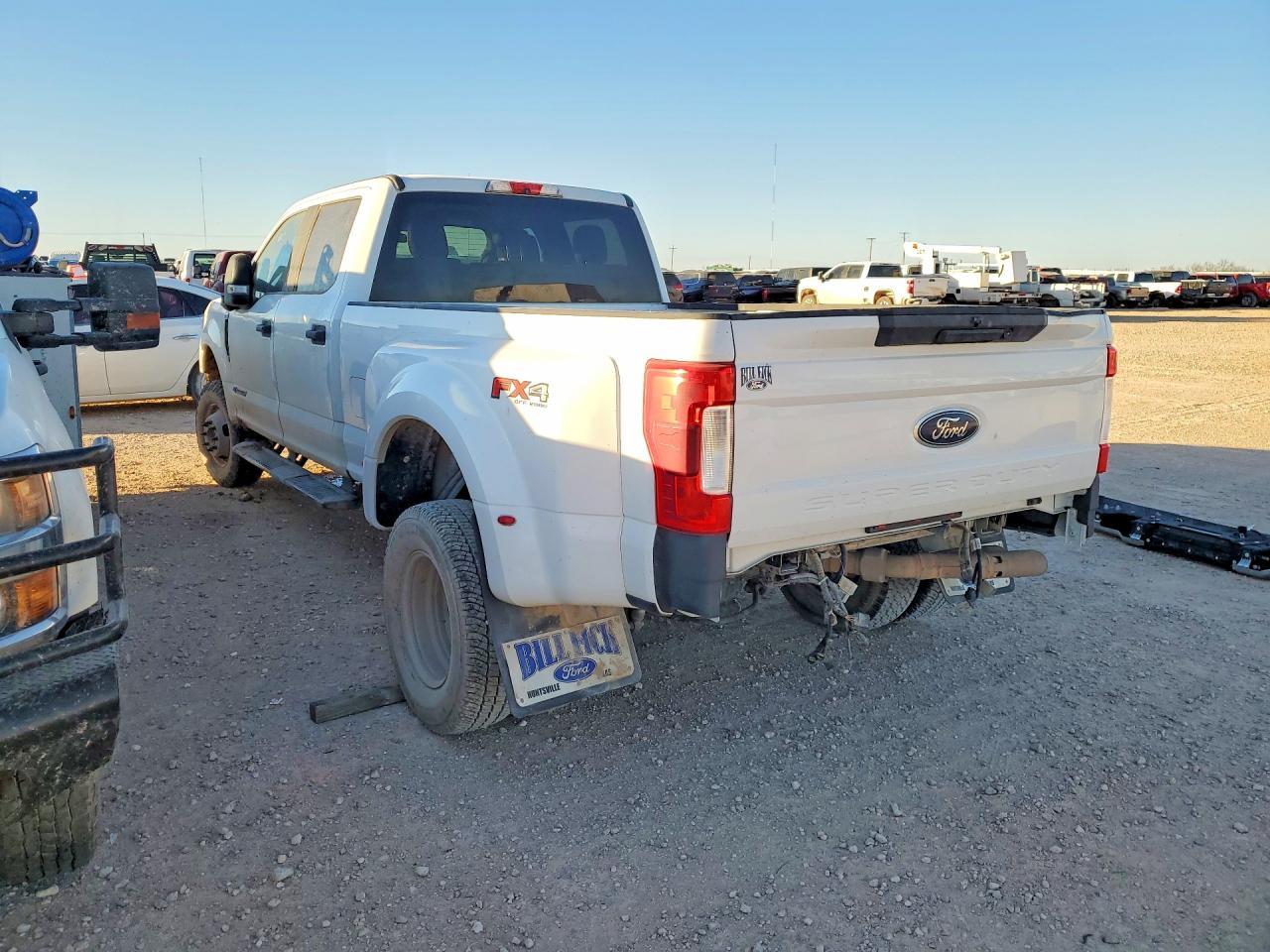 2019 Ford F350 Super Duty - Фото 2