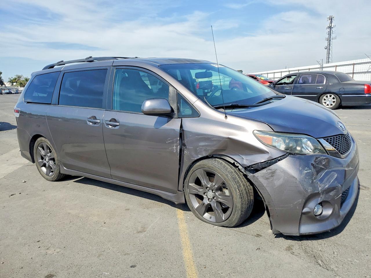 2012 Toyota Sienna Se 8-Passenger - Фото 4