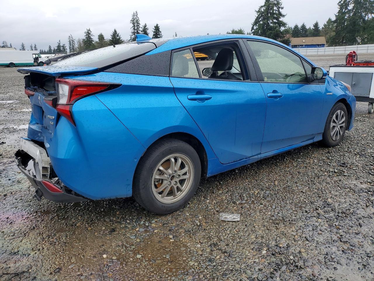 2022 Toyota Prius Xle Awd-E - Image 3