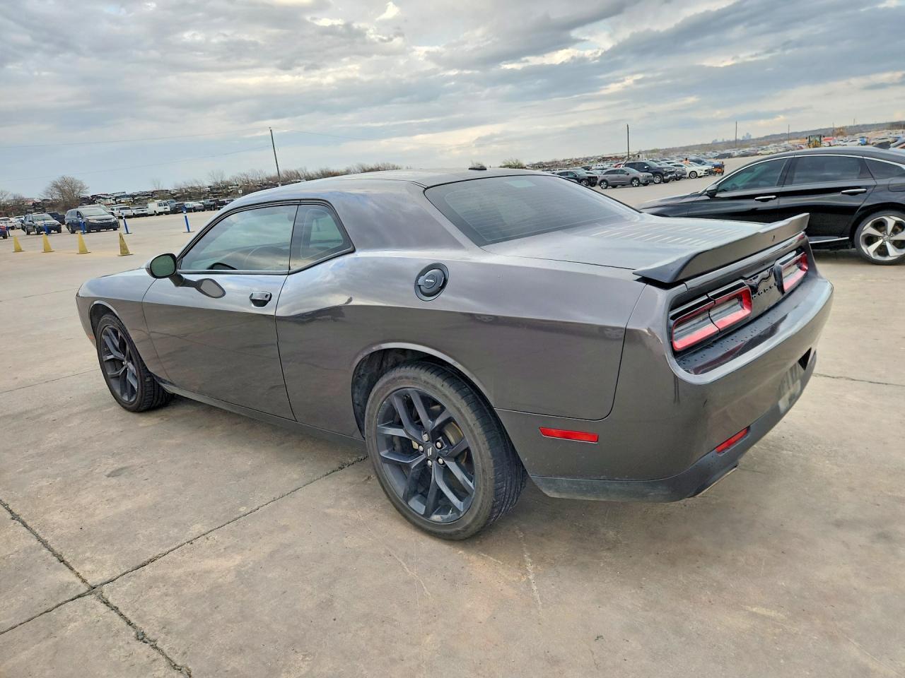 2022 Dodge Challenger Sxt - Фото 2