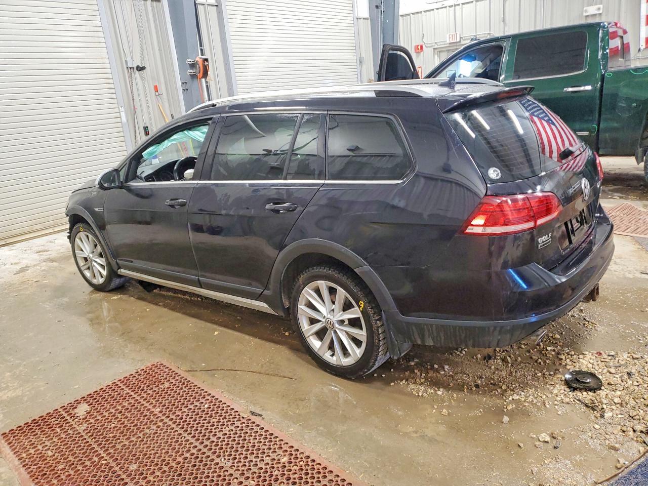 2018 Volkswagen Golf Alltrack S - Image 2