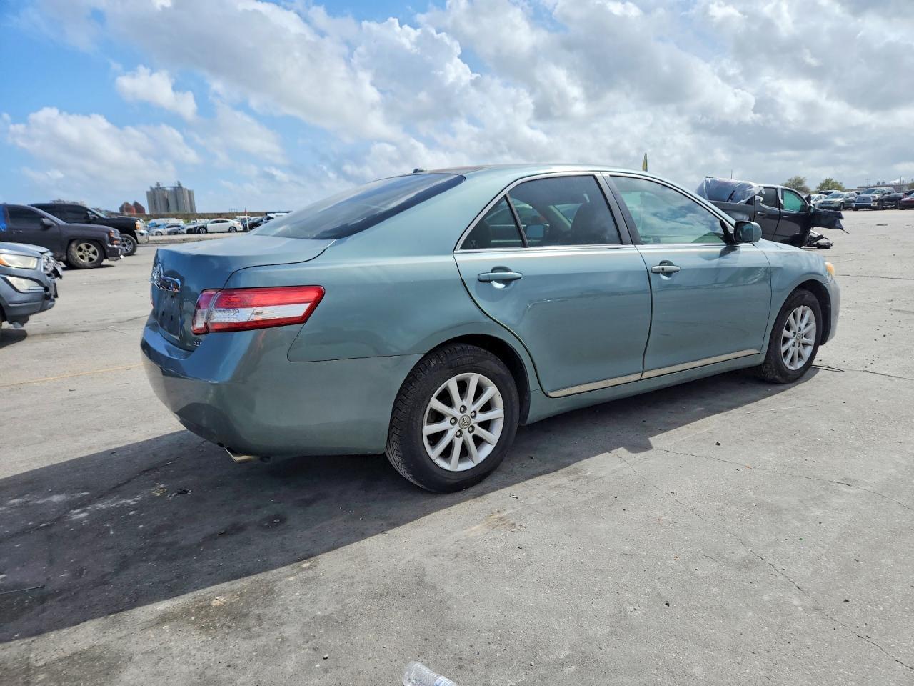 2011 Toyota Camry Xle V6 - Фото 3