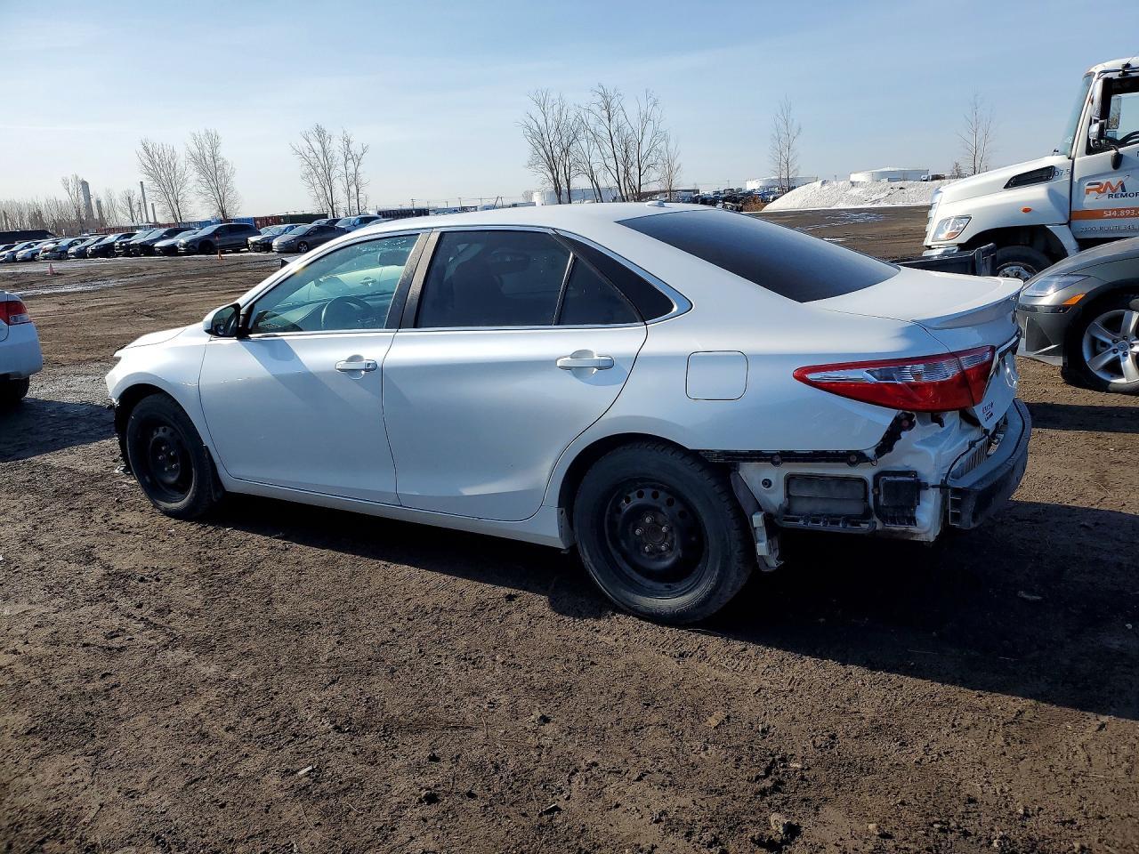 2015 Toyota Camry Le - Фото 2