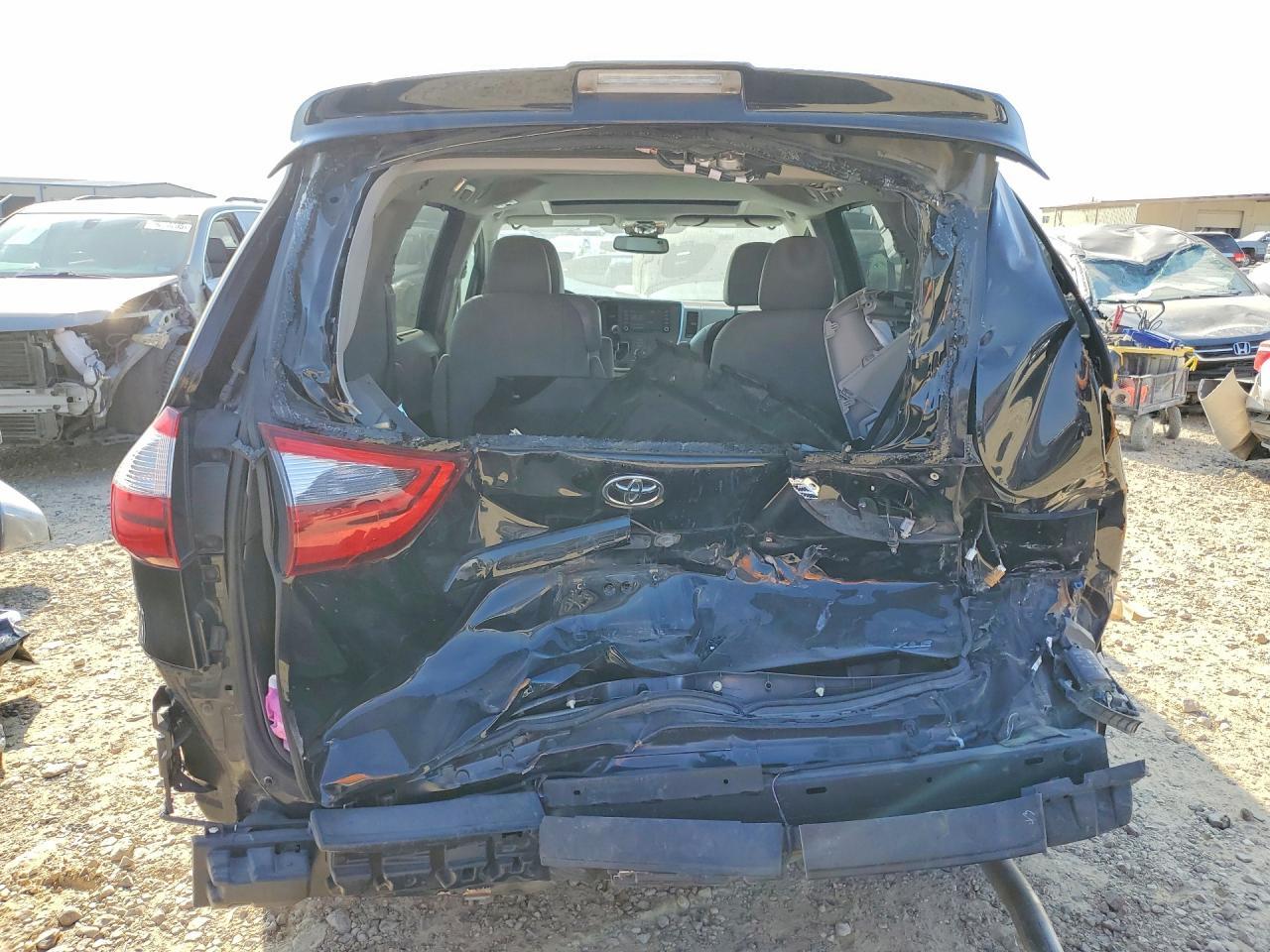 2020 Toyota Sienna Xle 8-Passenger - Image 6