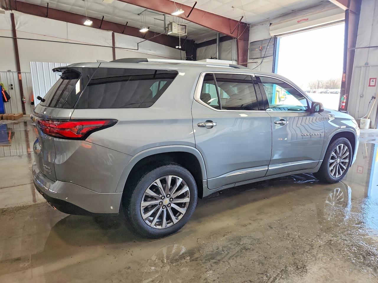 2023 Chevrolet Traverse Premier - Фото 3