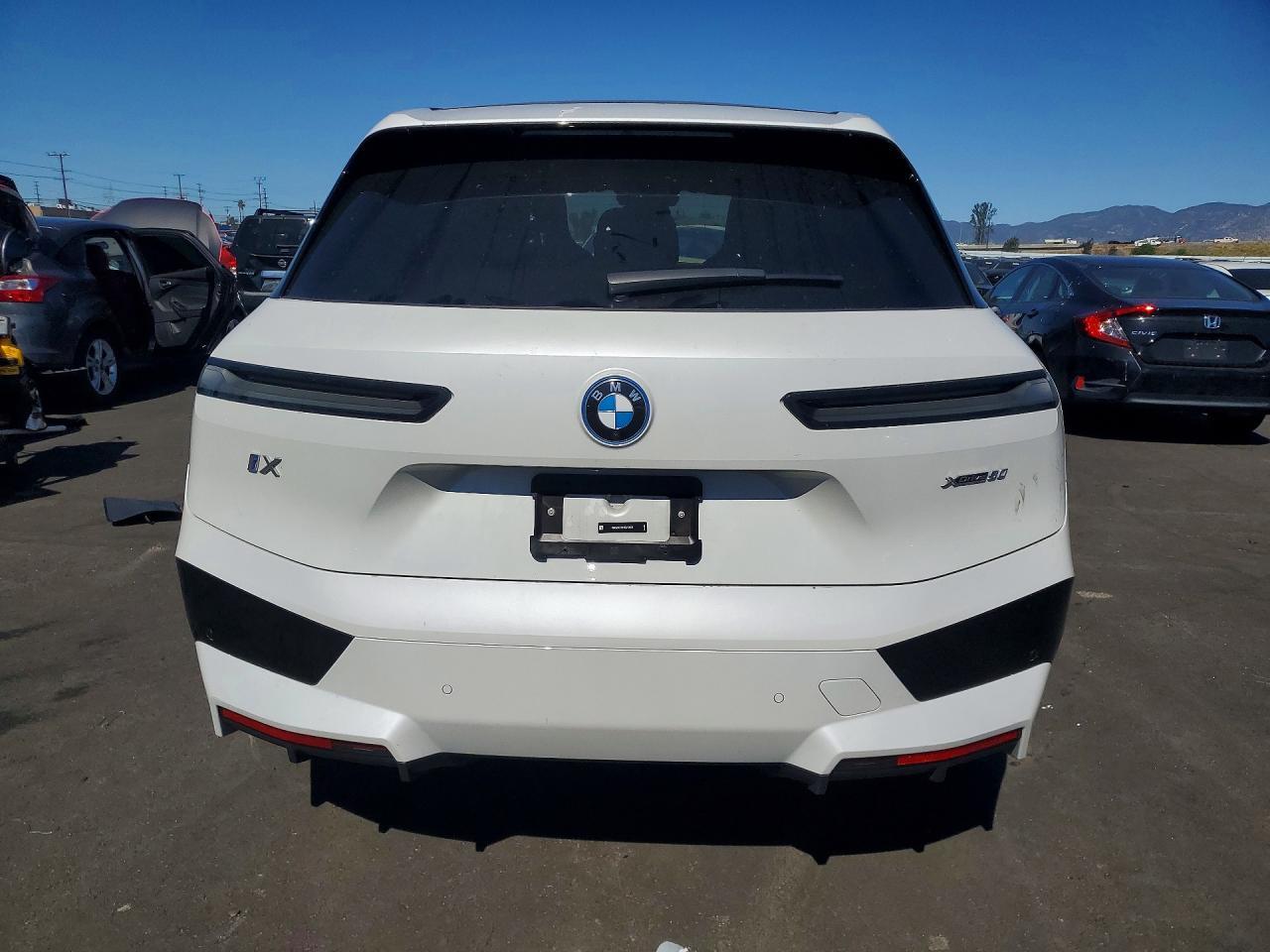 2025 BMW Ix xDrive50 - Фото 6