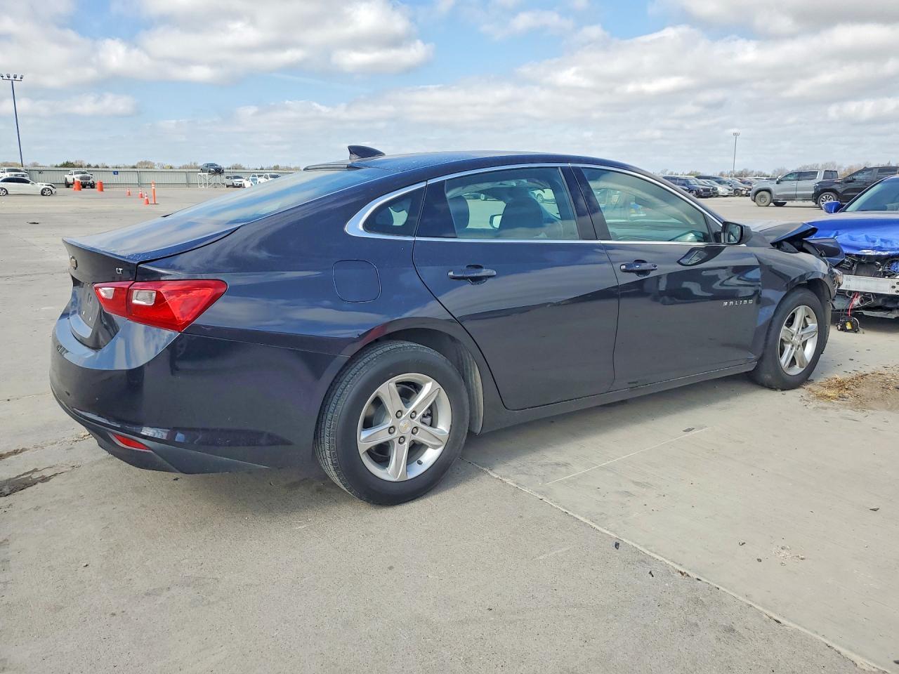 2023 Chevrolet Malibu Lt - Фото 3