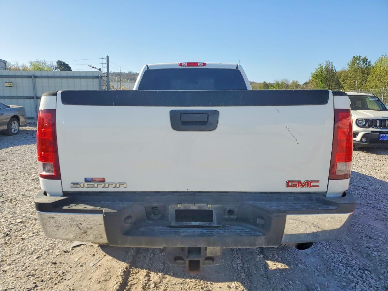 2011 GMC Sierra C2500 Heavy Duty - Image 6