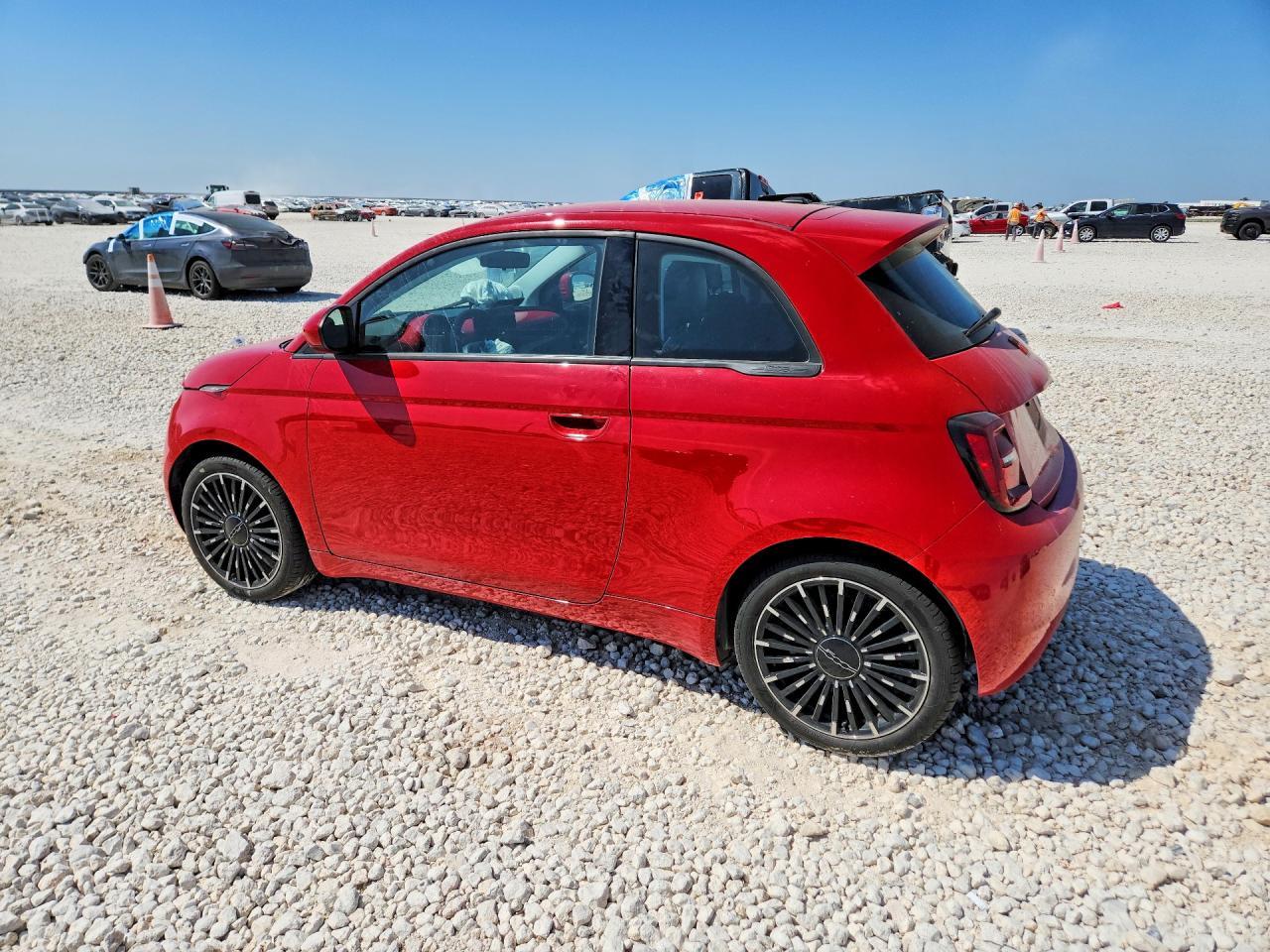 2024 Fiat 500 E Red - Фото 2