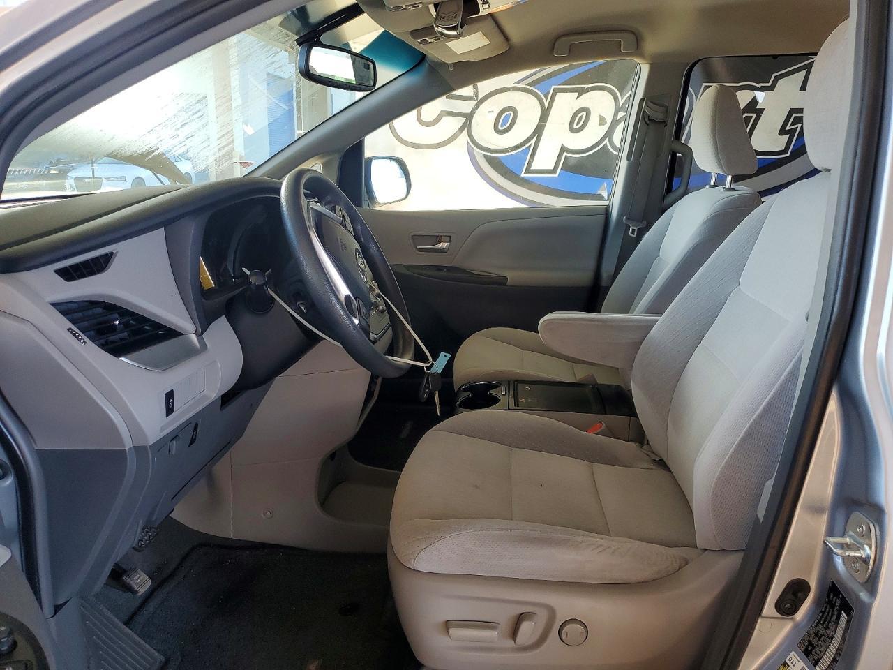 2015 Toyota Sienna Le 8-Passenger - Фото 7