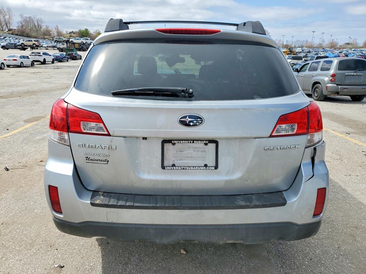 2013 Subaru Outback 2.5I Premium - Image 6
