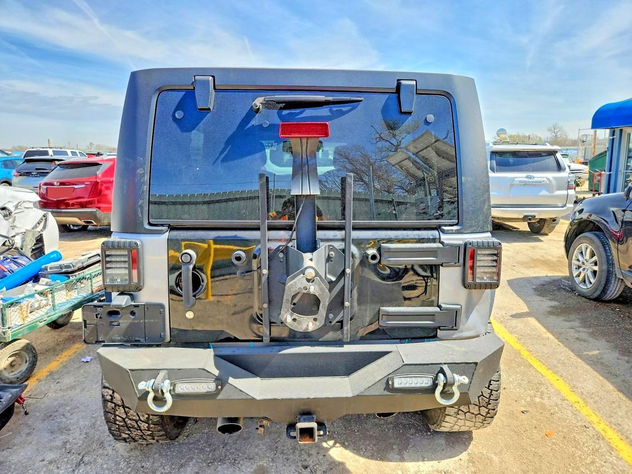 2015 Jeep Wrangler Unlimited Sahara - Фото 6