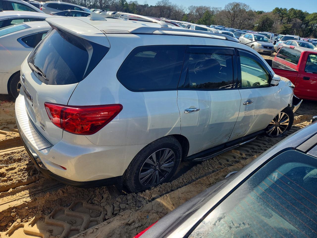 2020 Nissan Pathfinder Sl - Image 3