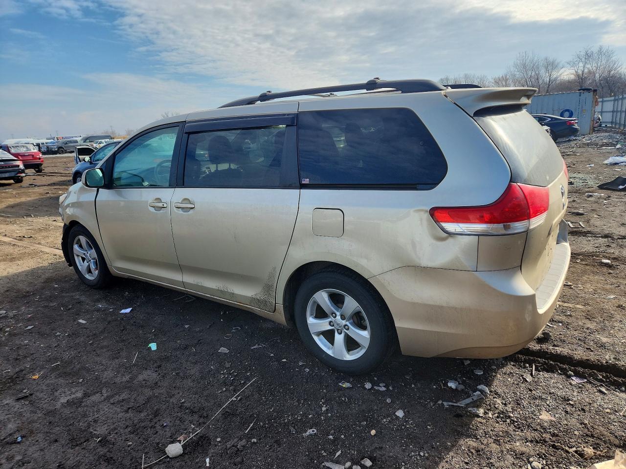 2014 Toyota Sienna Le 8-Passenger - Фото 2