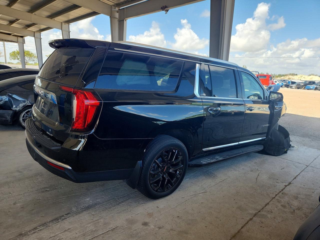 2023 GMC Yukon Xl K1500 Slt - Image 3