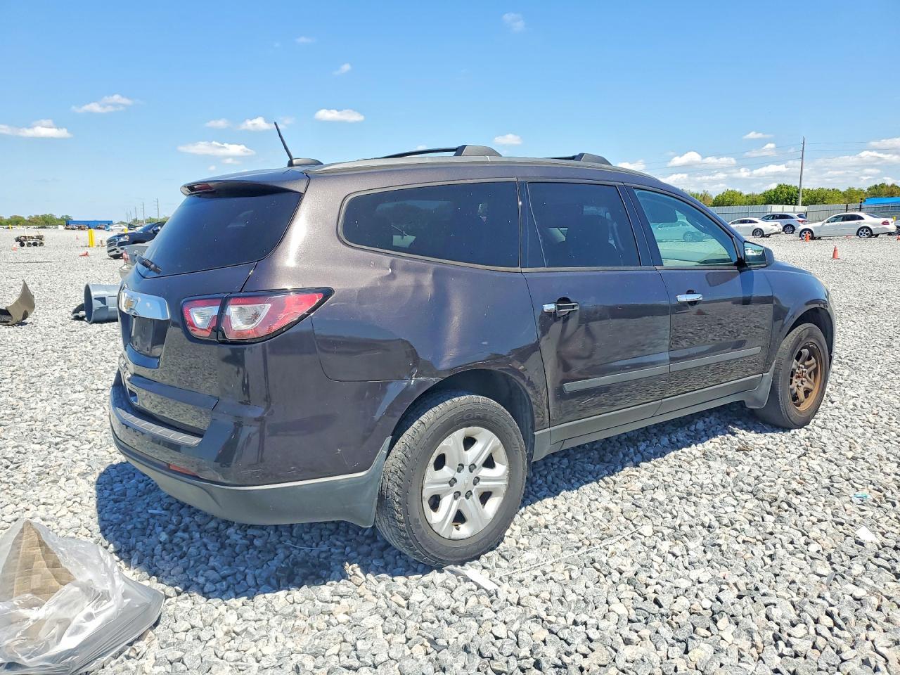 2017 Chevrolet Traverse Ls - Фото 3