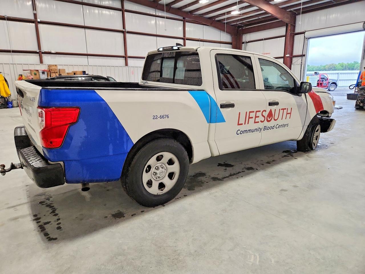 2022 Nissan Titan S - Фото 3