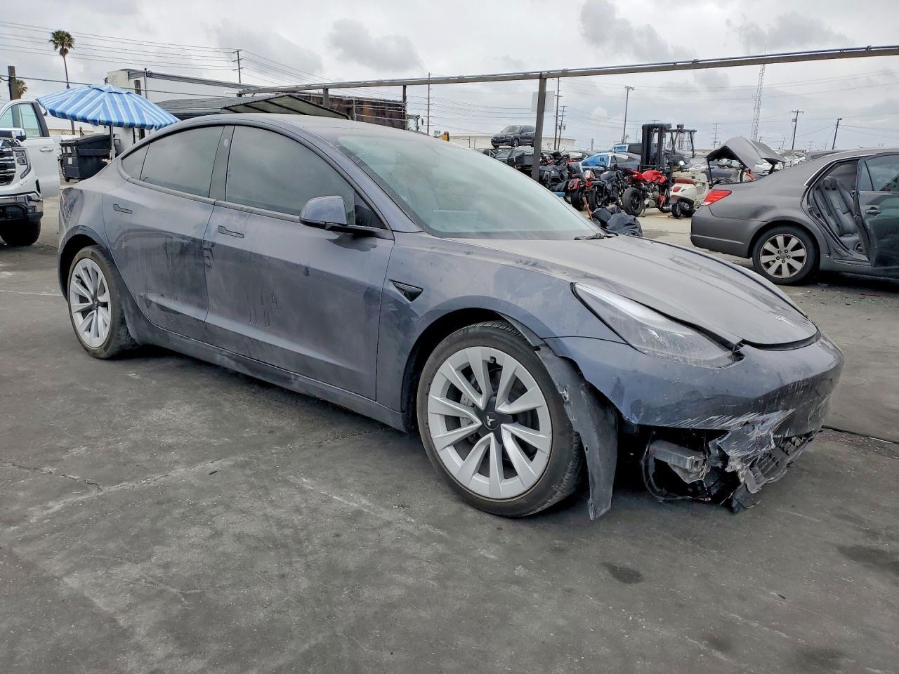 2023 Tesla Model 3 - Фото 4