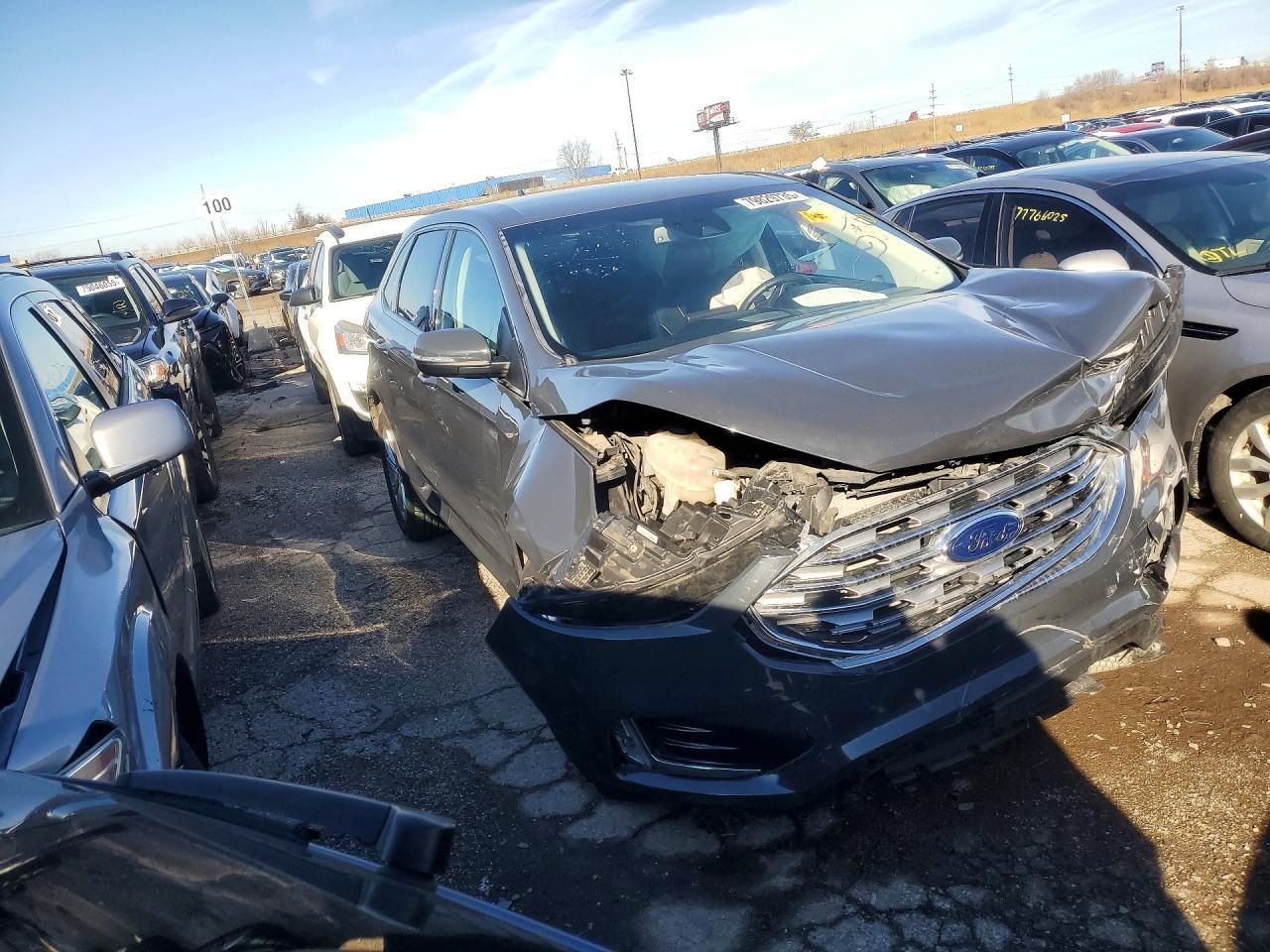 2021 Ford Edge Titanium - Фото 4