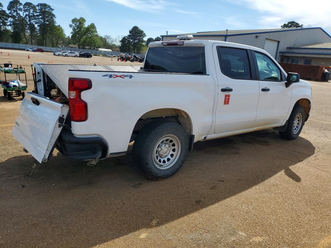 2024 Chevrolet Silverado K1500 - Фото 3