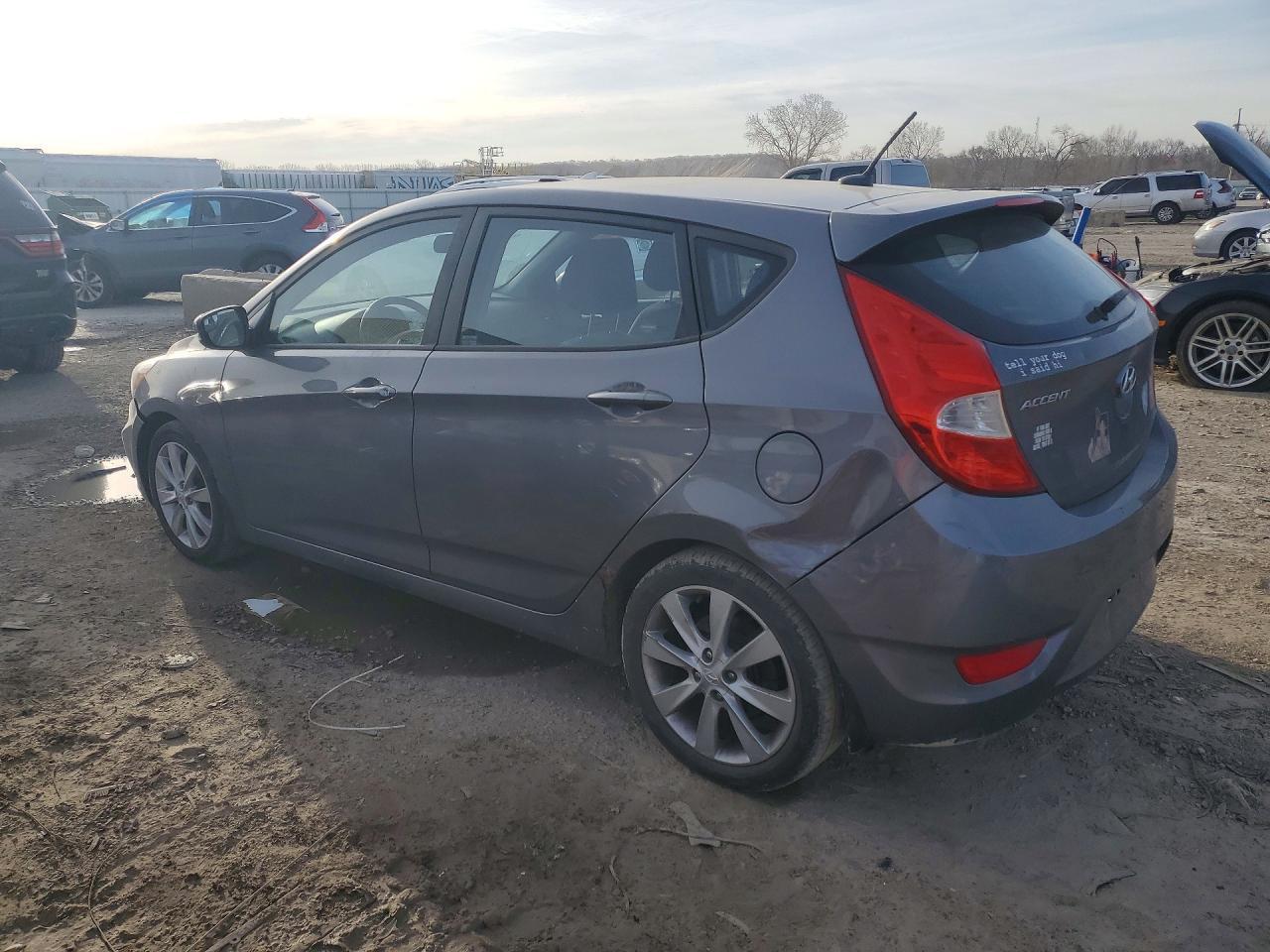 2014 Hyundai Accent Se - Image 2