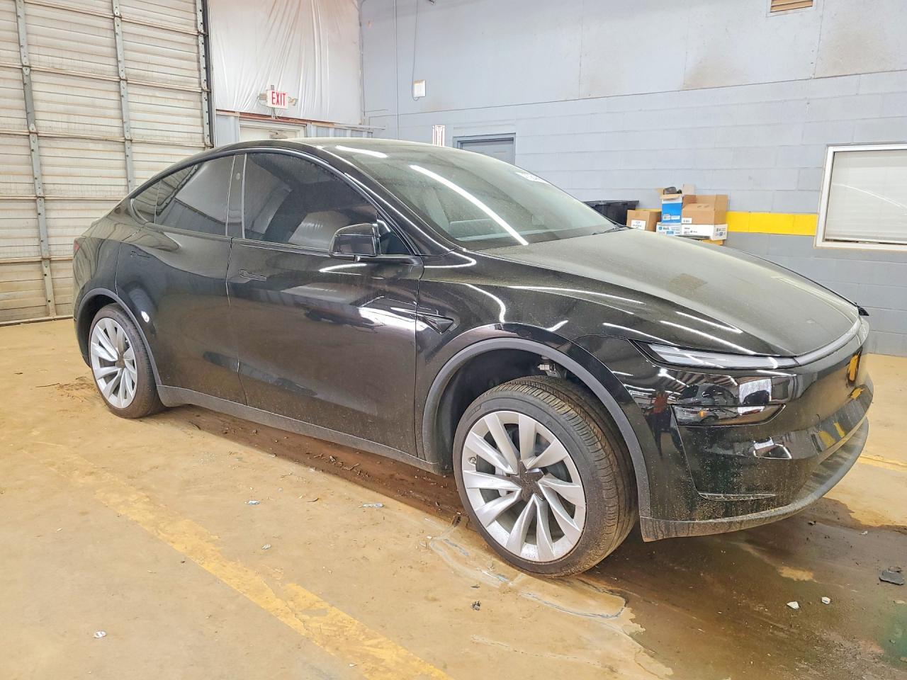 2026 Tesla Model Y - Фото 4