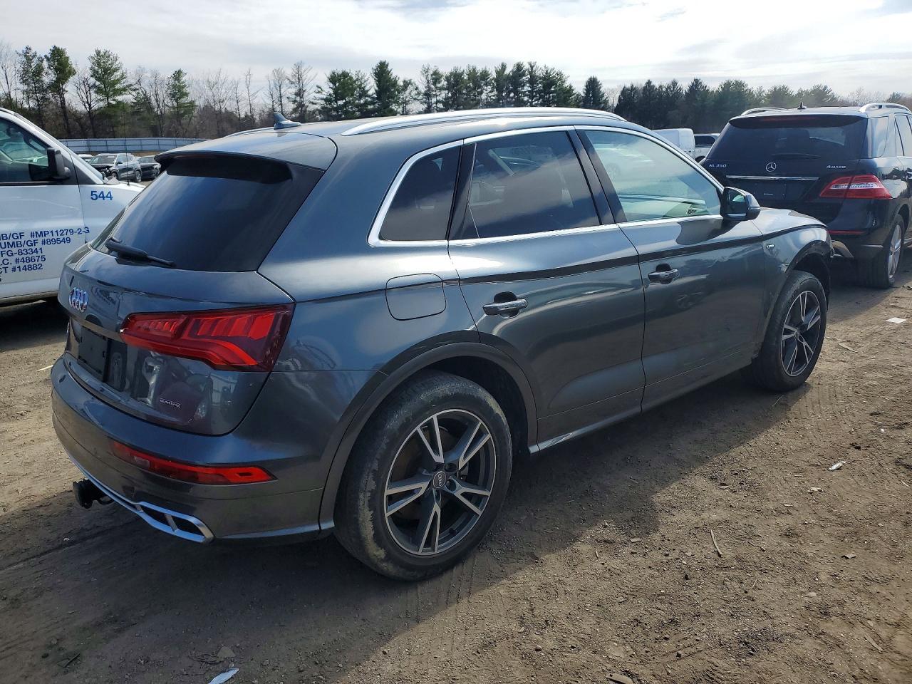 2020 Audi Q5 E Premium Plus - Image 3