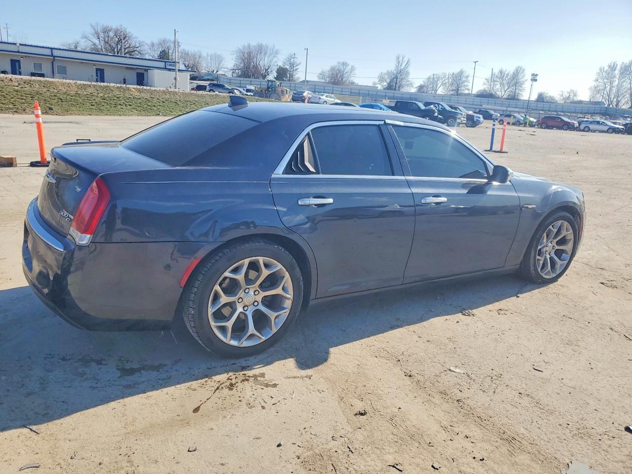 2018 Chrysler 300C Hemi C - Image 3