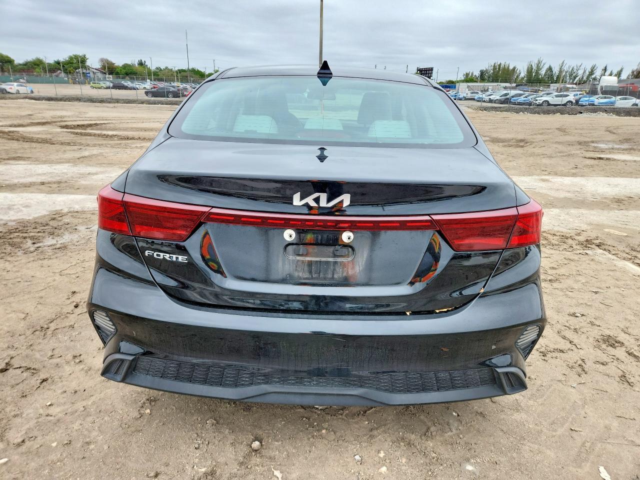 2023 Kia Forte Lxs - Image 6