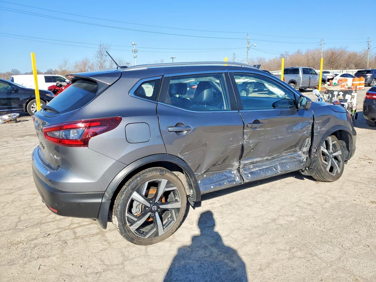2022 Nissan Rogue Sport Sl - Image 3
