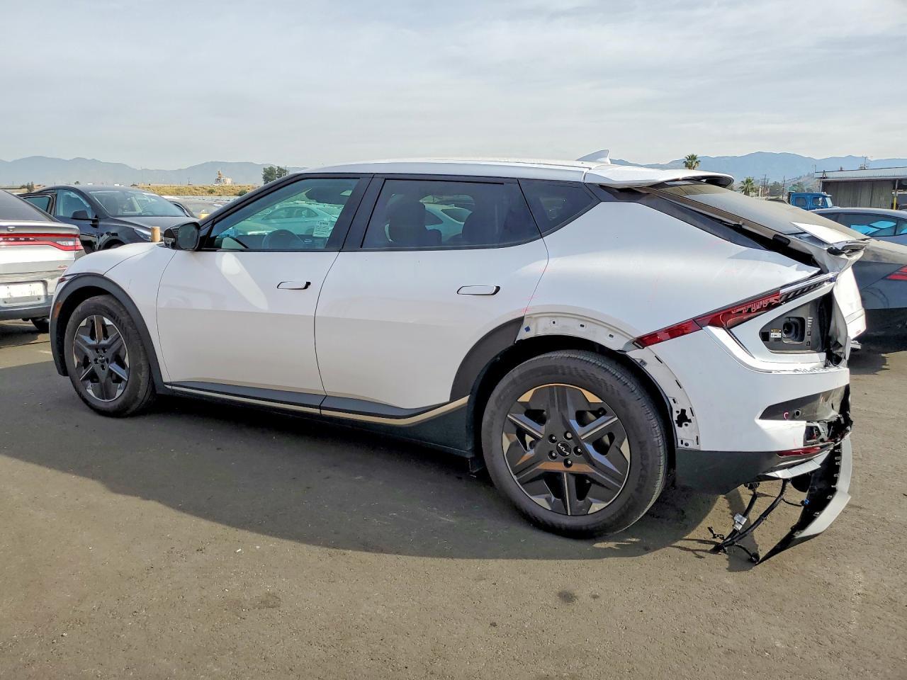 2025 Kia Ev6 Light - Фото 2