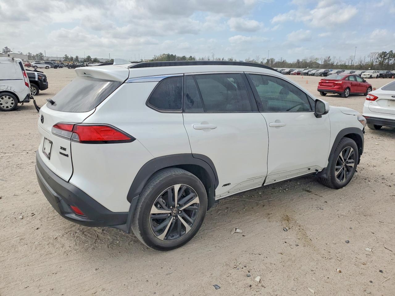 2024 Toyota Corolla Cross Hybrid Xse - Фото 3