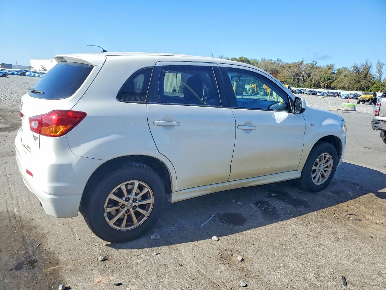 2011 Mitsubishi Outlander Sport Es - Фото 3