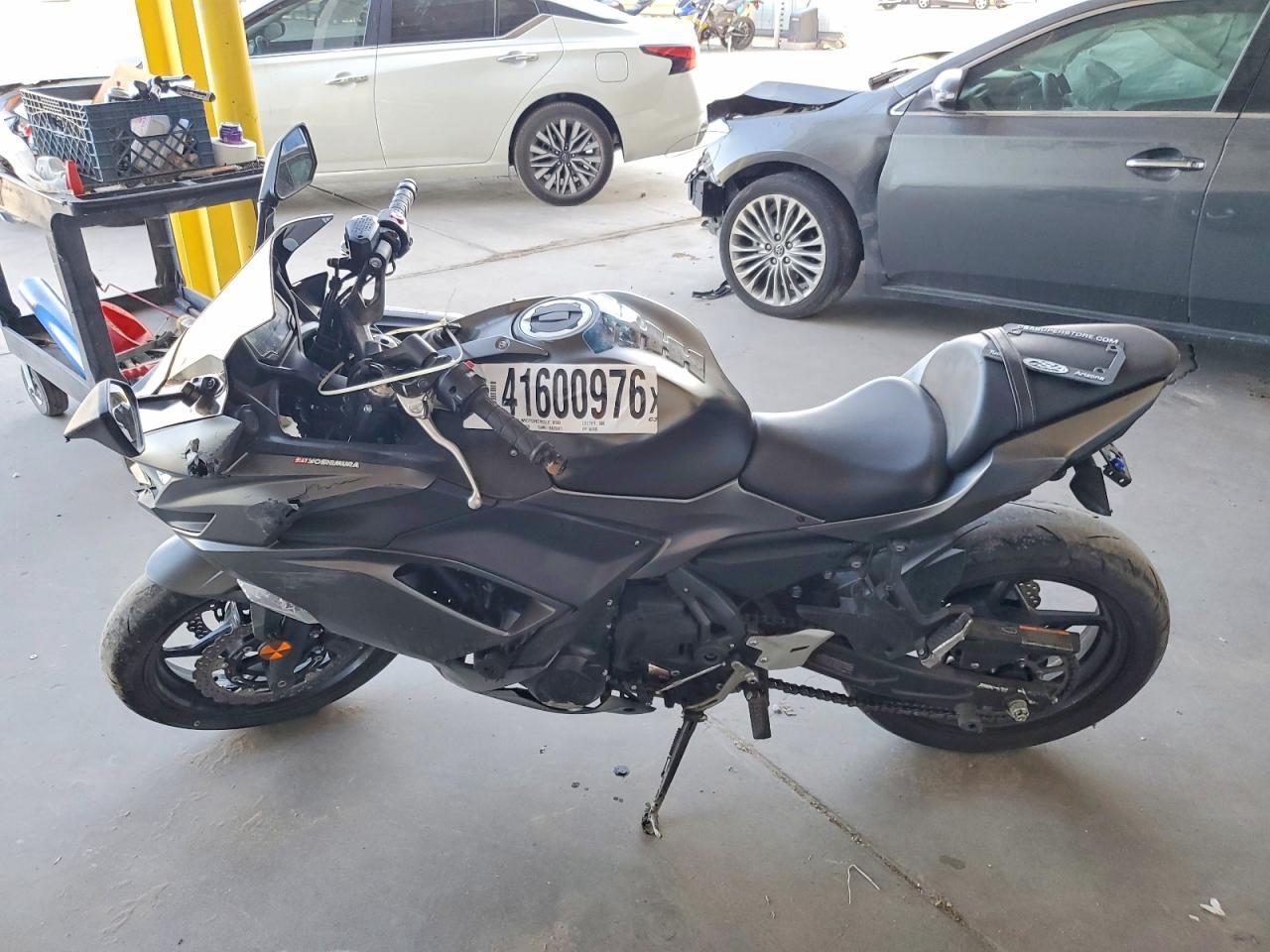 2022 Kawasaki Ex650 N - Фото 3