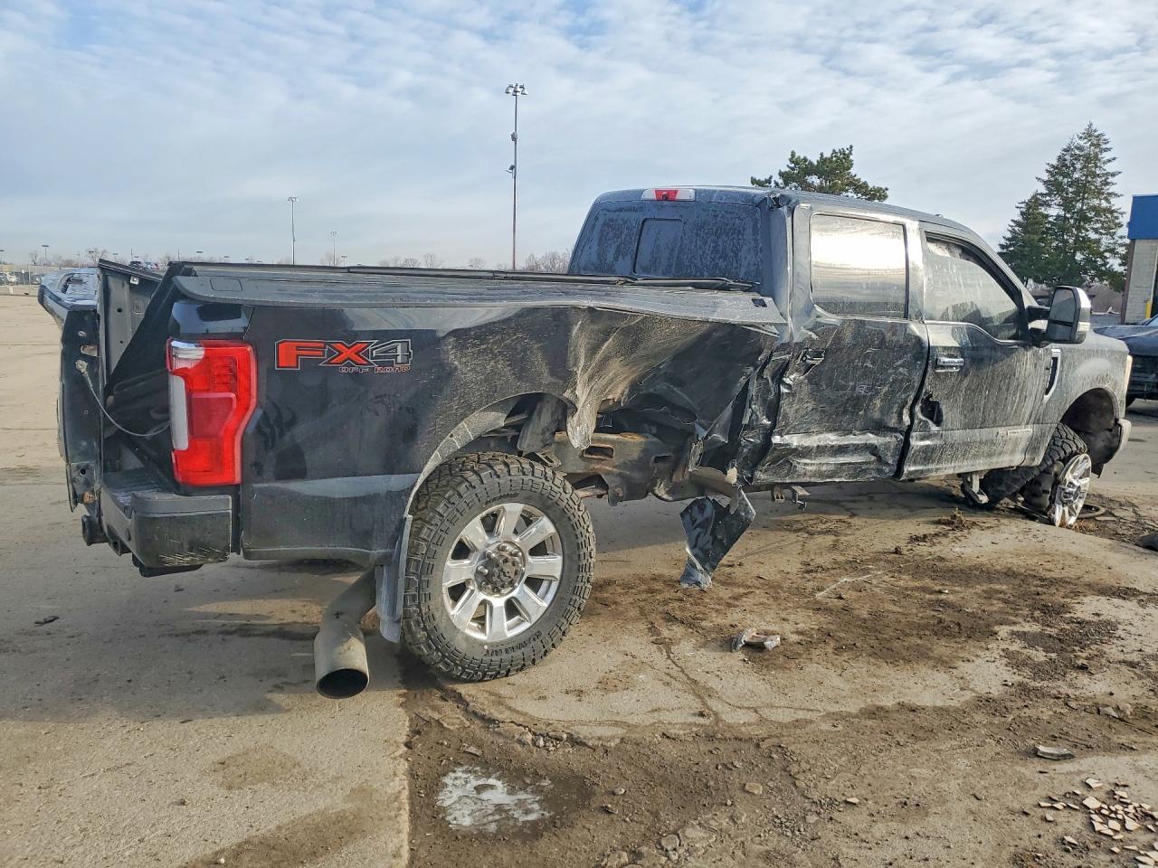 2017 Ford F350 Super Duty - Image 3