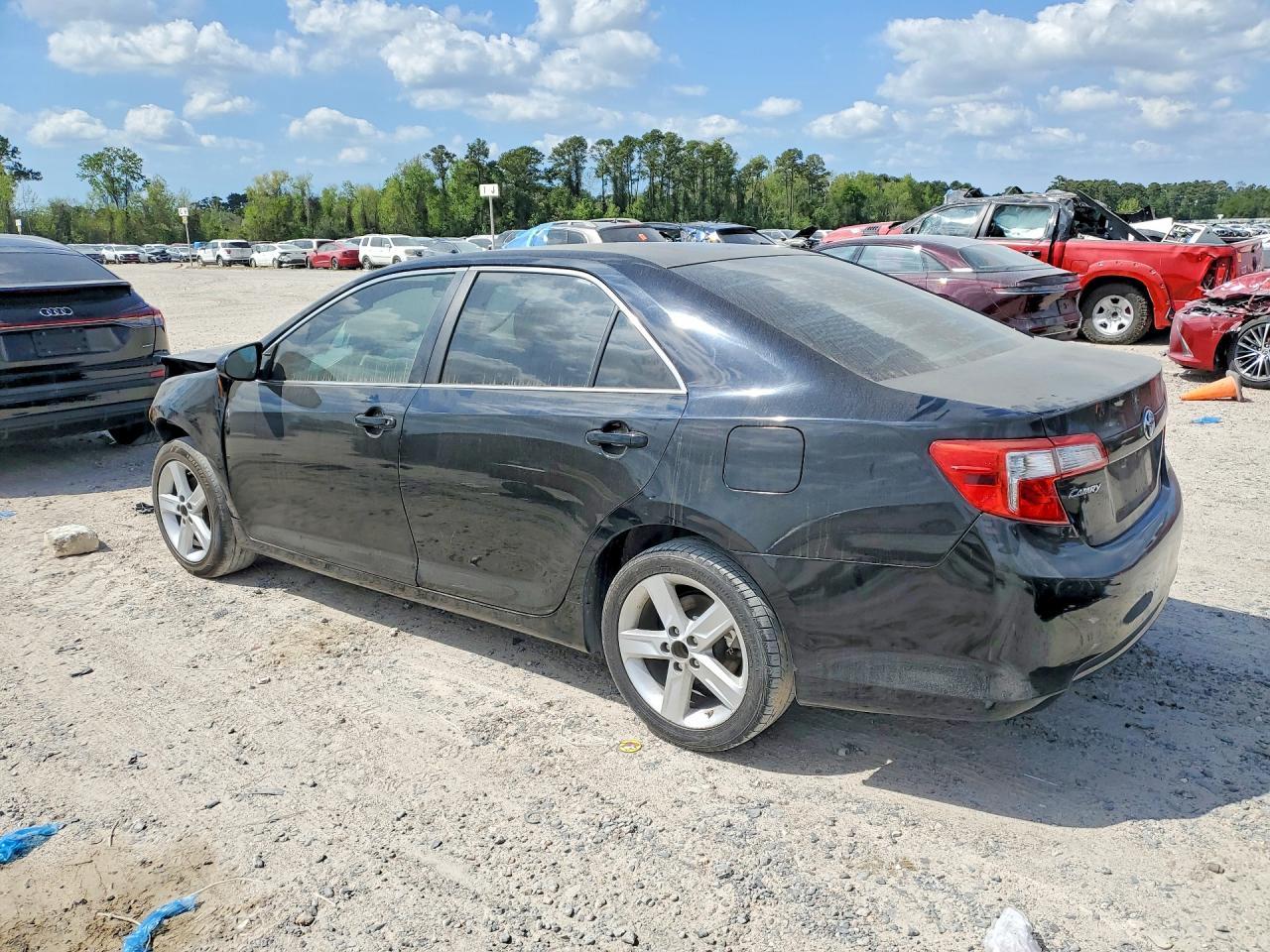 2014 Toyota Camry L - Image 2