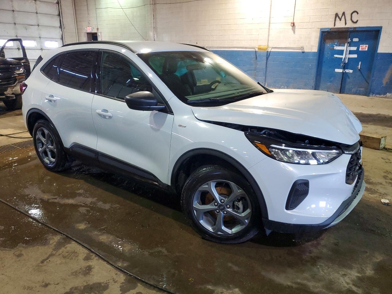 2025 Ford Escape St Line - Image 4