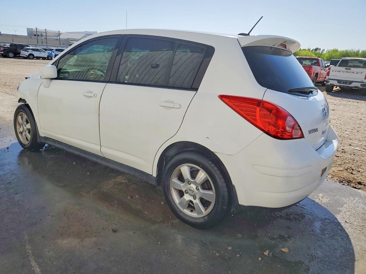 2012 Nissan Versa 1.8 S - Фото 2