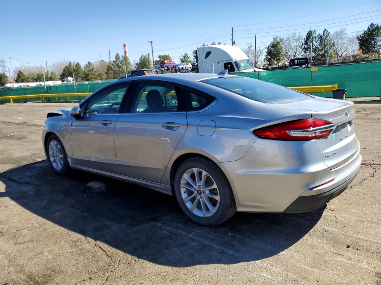 2020 Ford Fusion Se - Image 2