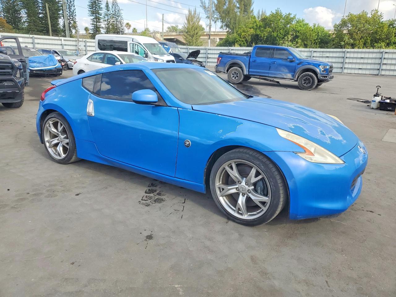 2011 Nissan 370Z Touring - Image 4