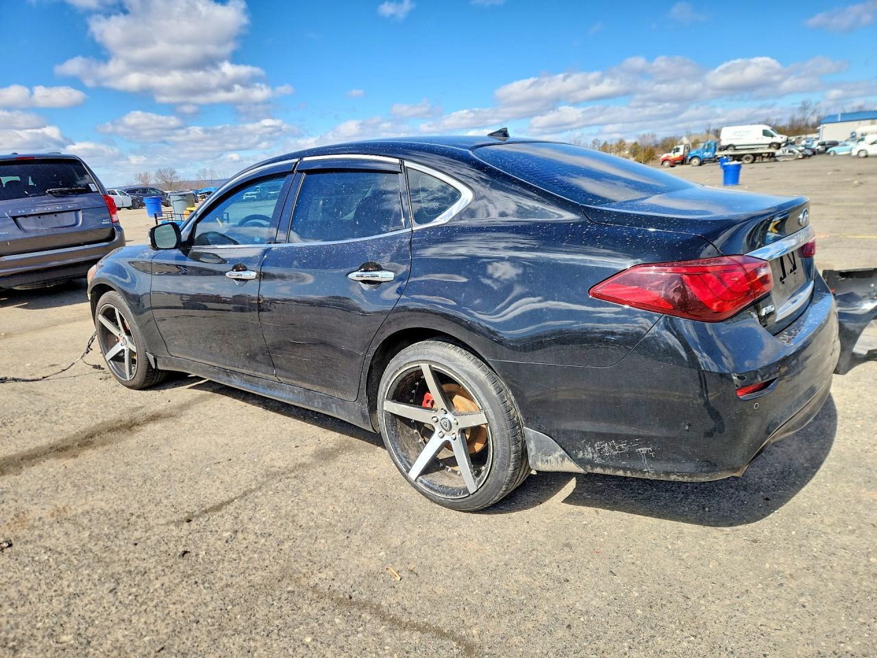 2018 Infiniti Q70 3.7 Luxe - Image 2