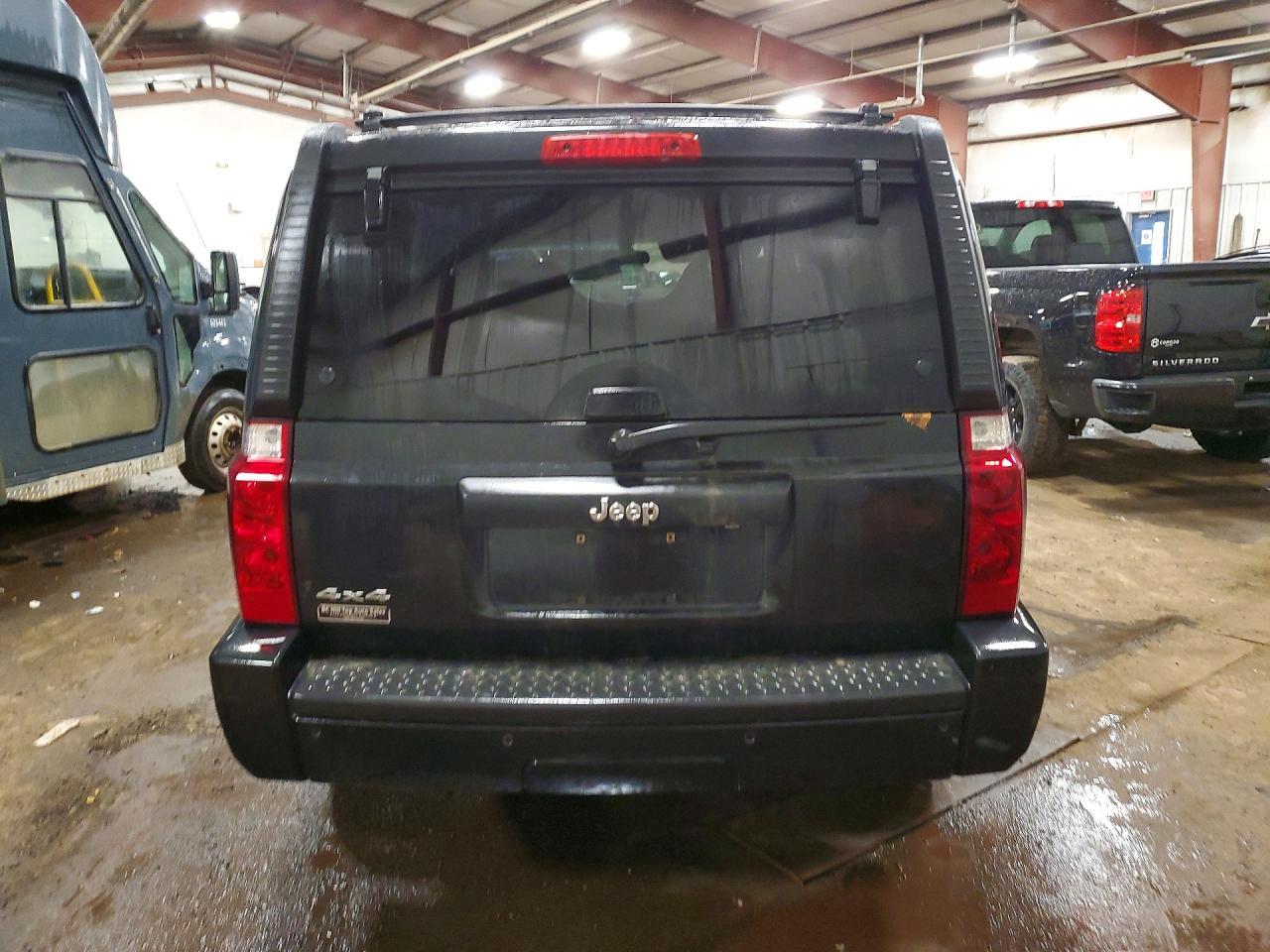 2010 Jeep Commander Sport - Image 6