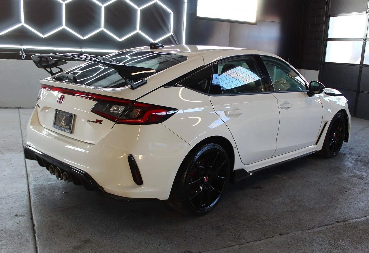 2025 Honda Civic Type-R - Image 3