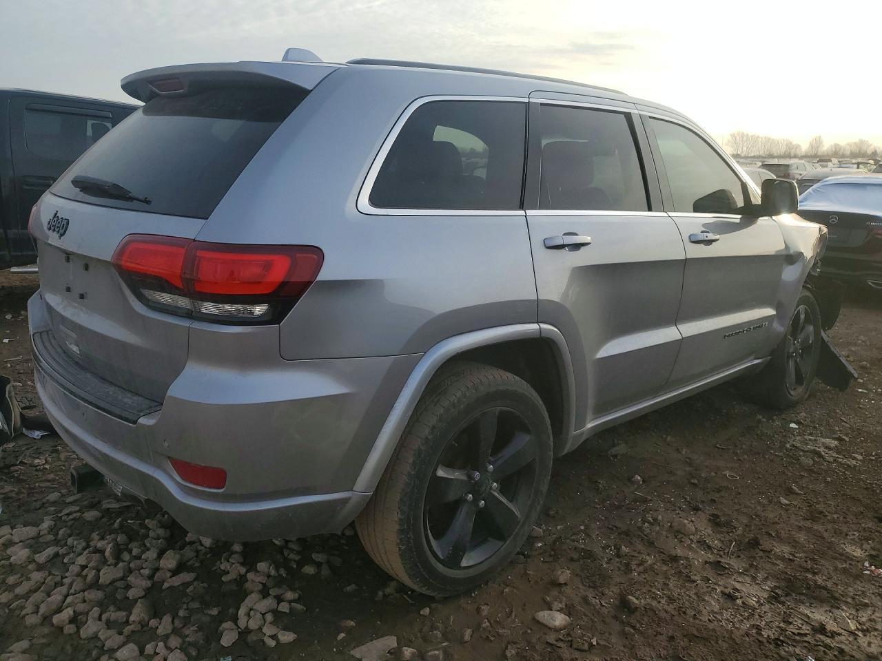 2015 Jeep Grand Cherokee Laredo - Image 3