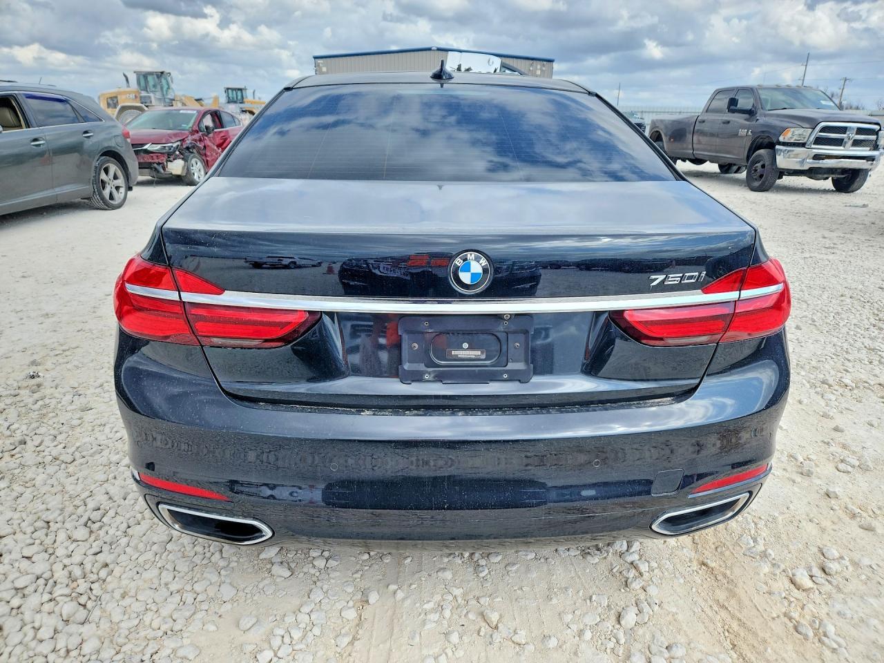 2016 BMW 750 I - Фото 6