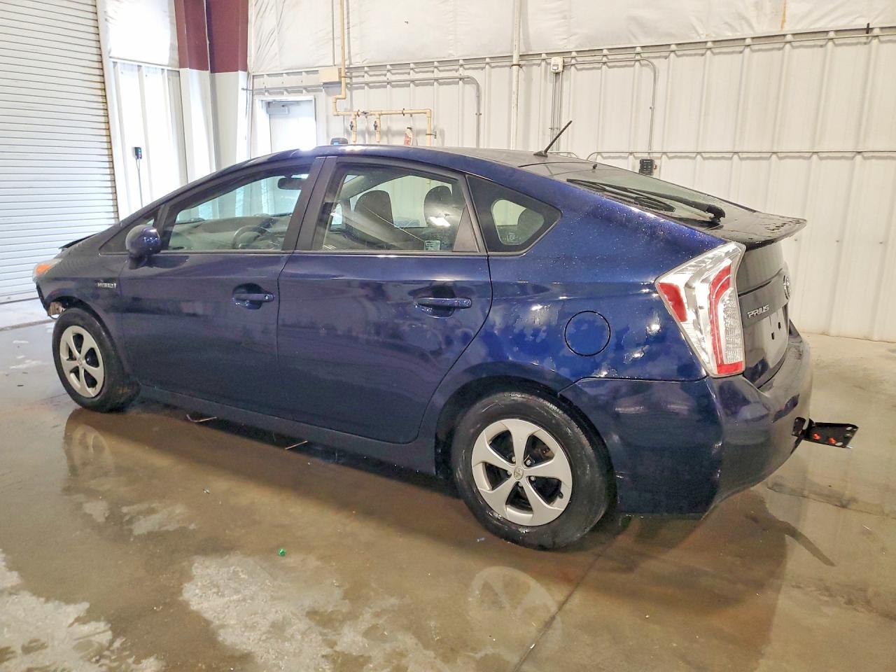 2013 Toyota Prius Two - Фото 2