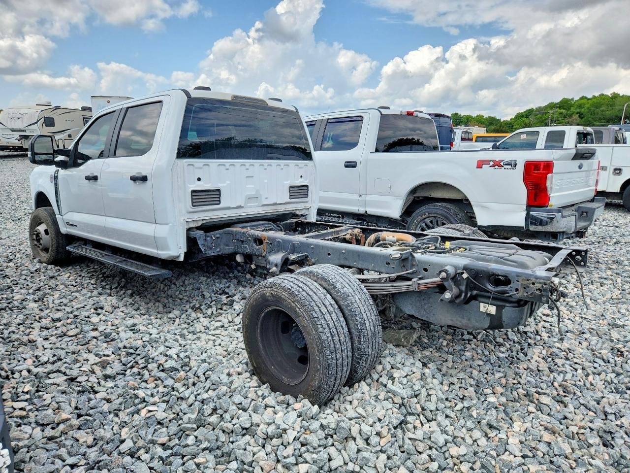 2025 Ford F350 Super Duty Truck Cab And Chassis - Image 3