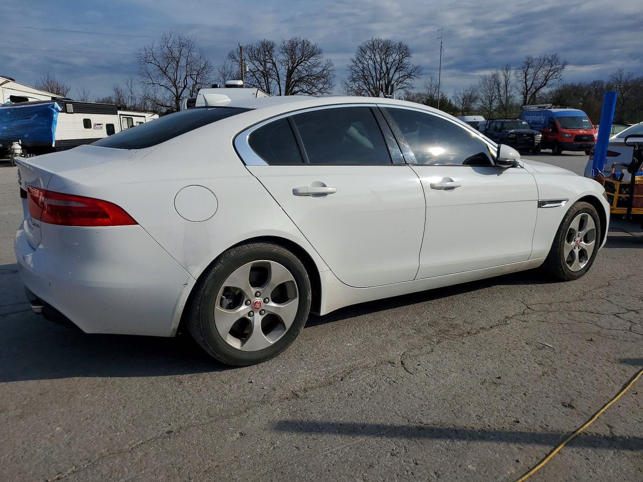 2017 Jaguar Xe - Фото 3