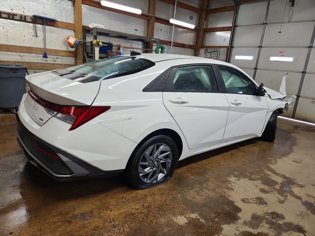 2024 Hyundai Elantra Hybrid Blue - Фото 3